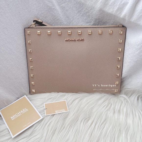 NWT Michael Kors XL Zip Clutch Studded Leather Wristlet Bisque 35H9GTVW7L - Picture 3 of 6